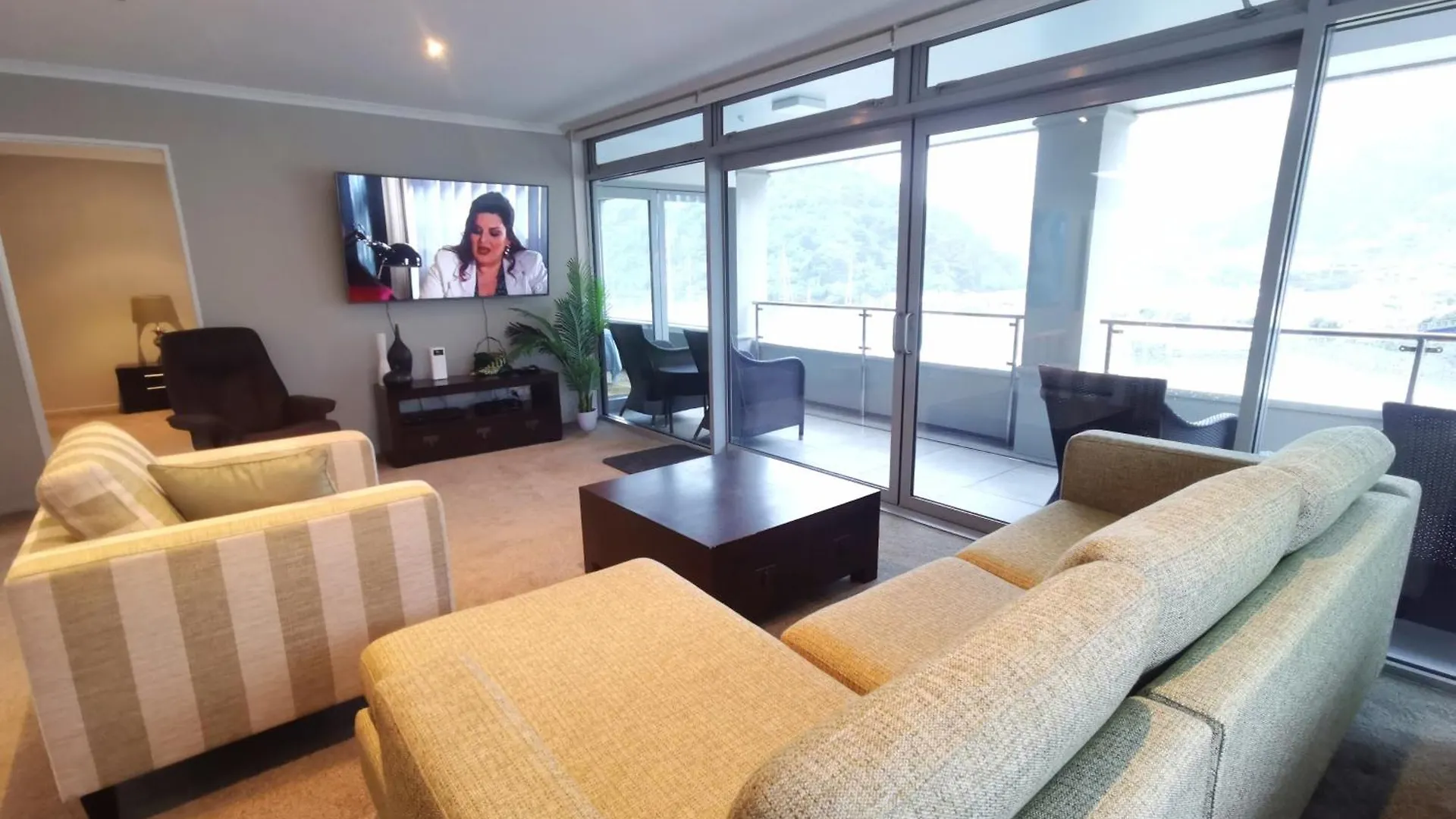 Oxleys 501 3 Bedroom Penthouse Picton Apartment